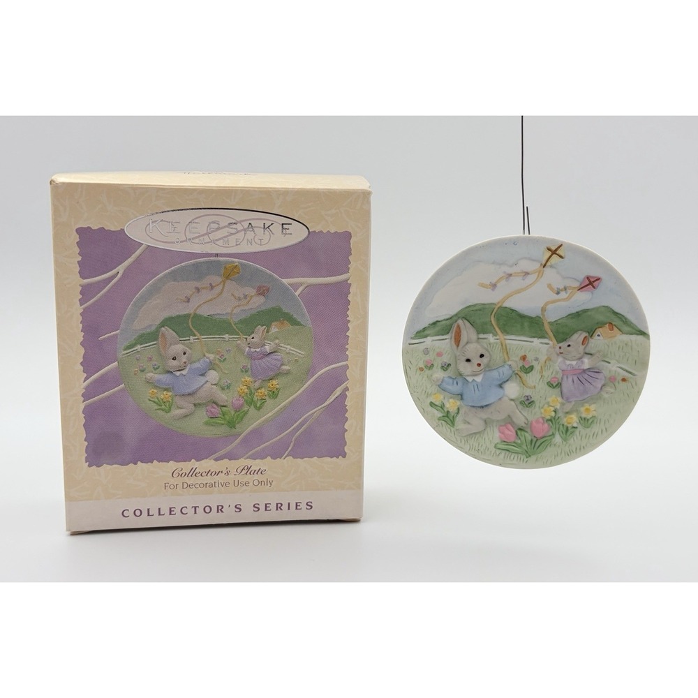 Hallmark Keepsake Ornament 1995 Catching The Breeze Collector Plate Easter VTG